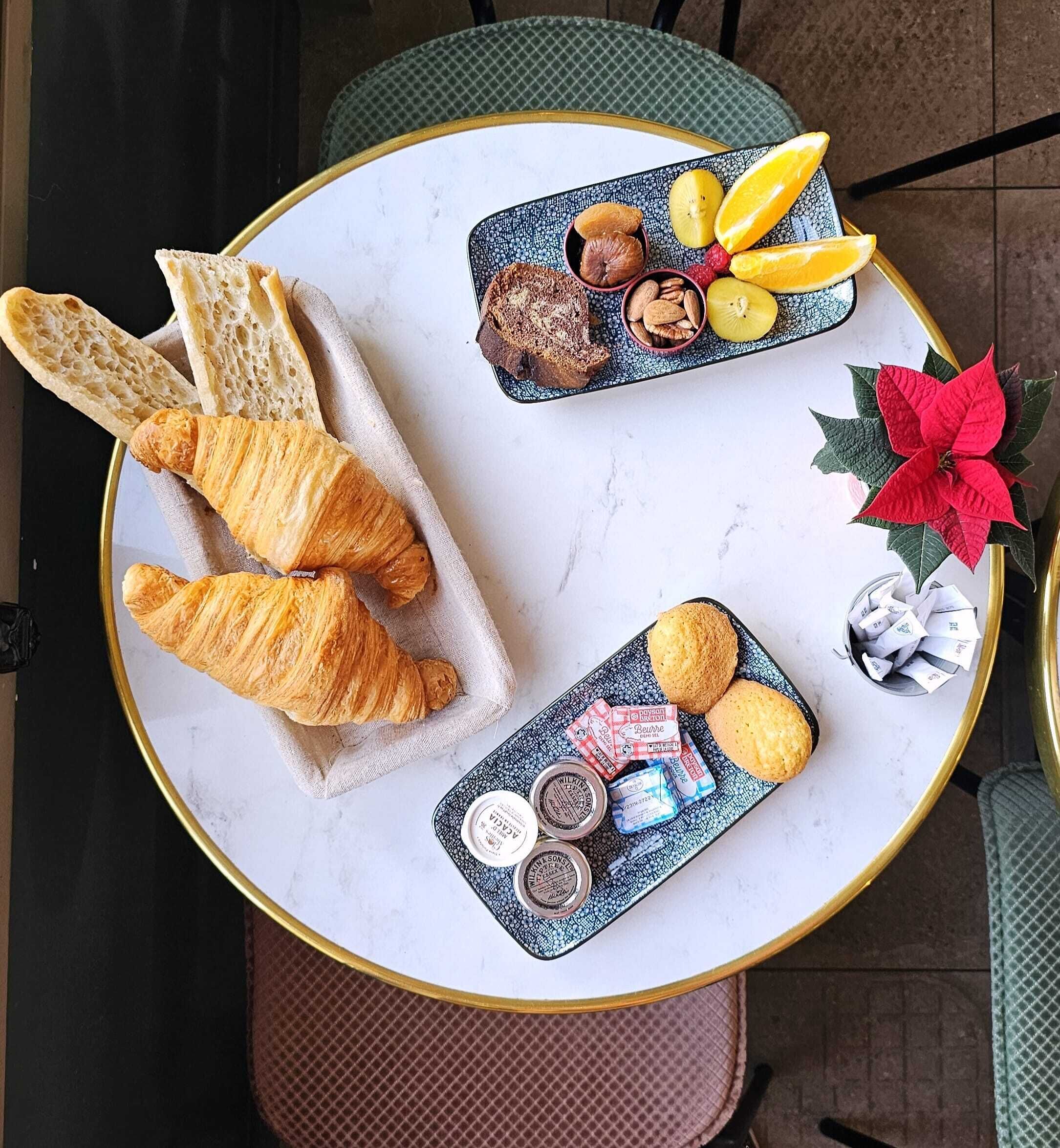 daily continental breakfast (eur 16 per person)