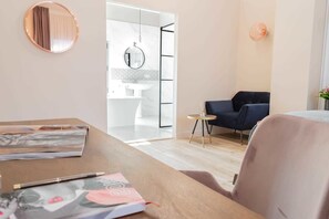 Signature Suite | Room amenity - Hotel des Iris (Auvers-sur-Oise)