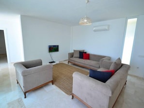 Panoramic-Villa, 3 Schlafzimmer, Terrasse | Wohnbereich | Flachbildfernseher