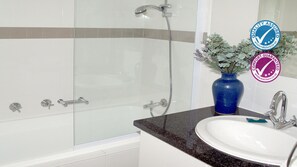 Family Apartment | Bathroom | Separate tub and shower, towels - The Waves Muizenberg Beachfront (Cape Town)