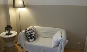 Apartment (Coquelicot) | Living room | Flat-screen TV - Résidences De Chartres (Chartres)
