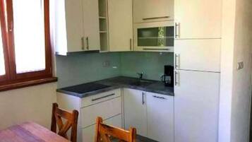 Pool House | Private kitchen | Full-sized fridge, microwave, stovetop, dishwasher