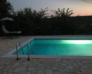 Sæsonbestemt udendørs pool