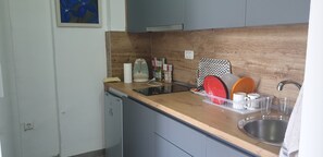 Fridge, oven, coffee/tea maker, cookware/dishes/utensils