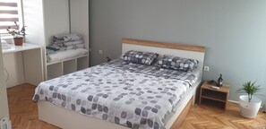 2 bedrooms, iron/ironing board, WiFi, bed sheets