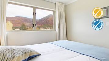 Apartment | Laptop workspace, iron/ironing board, free WiFi