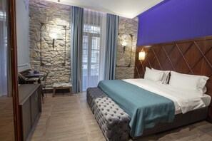 Twin kamer | Een minibar, een bureau, geluiddichte muren, gratis wifi