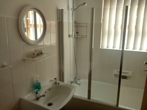 Economy Double Room (Hammerhead) | Bathroom | Free toiletries, hair dryer, towels, soap - After8 B&B (Kleinbaai)
