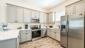 Fridge, oven, stovetop, dishwasher