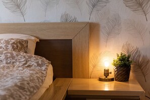 3 bedrooms, desk, soundproofing, iron/ironing board