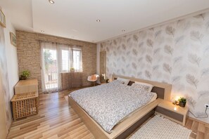 3 bedrooms, desk, soundproofing, iron/ironing board - Holiday Home Roko (Crikvenica)