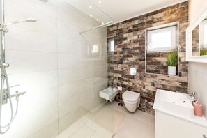 Free toiletries, bidet, towels, soap