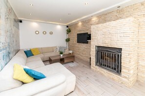 Flat-screen TV - Holiday Home Roko (Crikvenica)