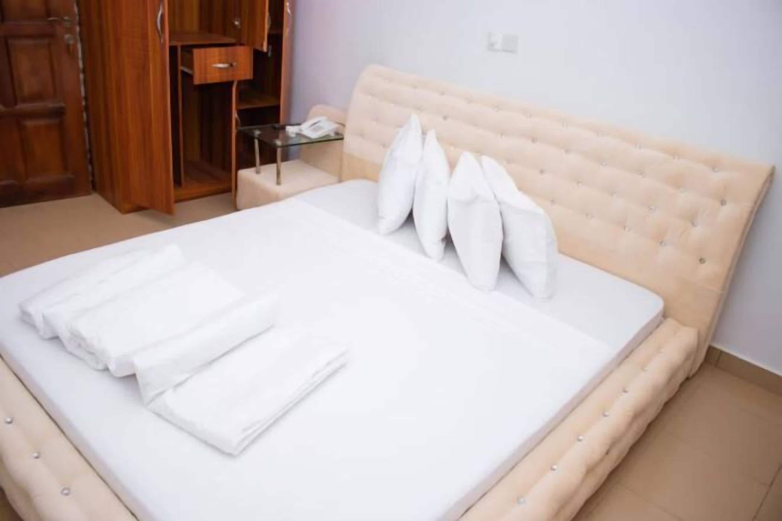 Ropa de cama de alta calidad y escritorio 