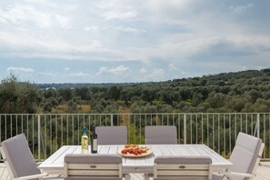 Appartement, 3 chambres | Repas dans la chambre