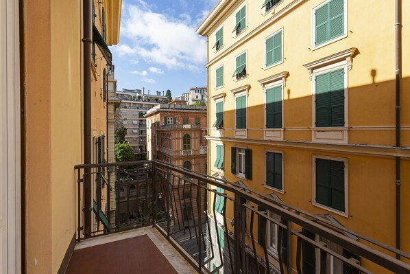 Appartement, 3 chambres | Vue depuis le balcon