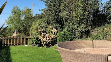 Oak Barn | Garden view