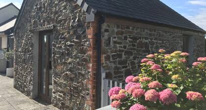 Cornwall Cottages - Helscott Barns