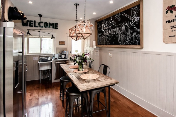 Deluxe Apartment, Private Bathroom, City View (Studio 555)