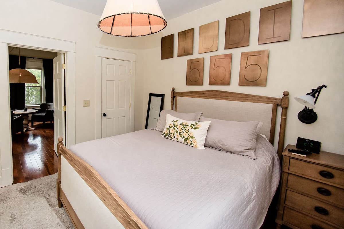 Deluxe Apartment, Private Bathroom, City View (Studio 555)