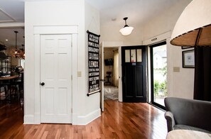 Deluxe Apartment, Private Bathroom, City View (Studio 555)