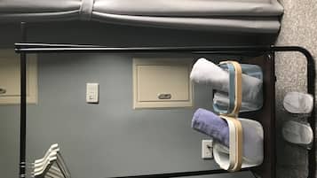 4 bedrooms, minibar, desk, laptop workspace