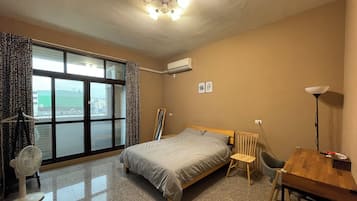 4 bedrooms, minibar, desk, laptop workspace