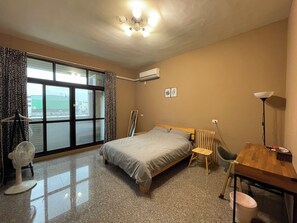 4 bedrooms, minibar, desk, laptop workspace