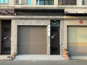 Exterior - Hello (Lukang)