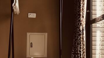 經典雙人房, 陽台 | 4 間臥室、迷你吧、書桌、筆電工作空間