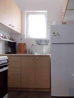 베이직 아파트 | 전용 주방 | 냉장고, 오븐, 쿡탑, 커피/티 메이커