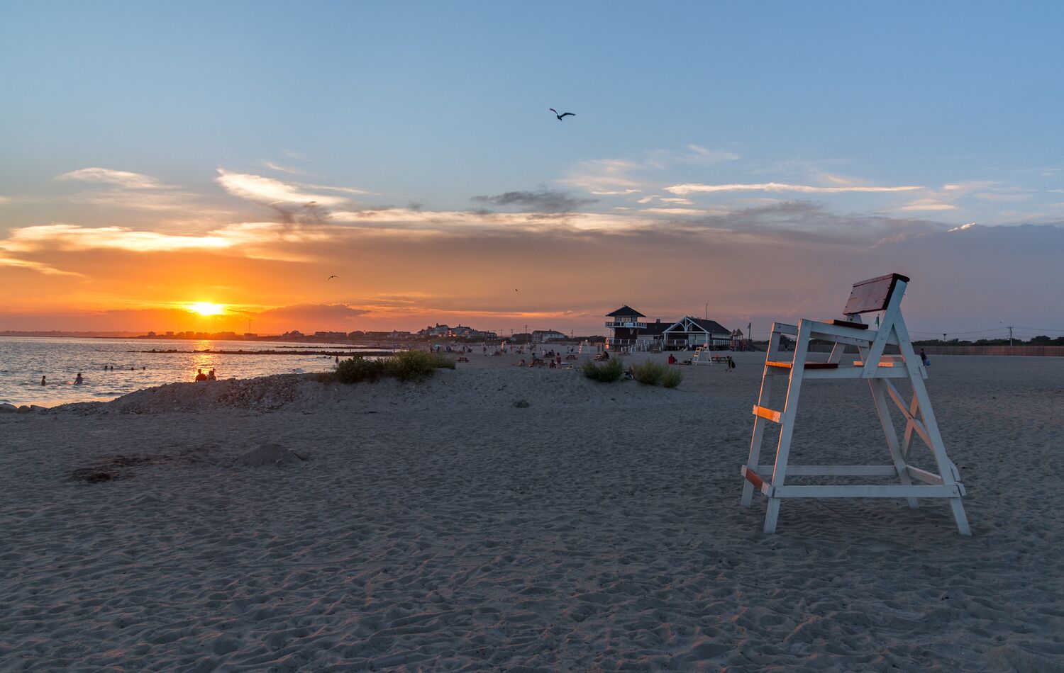 Nær stranden og solsenger
