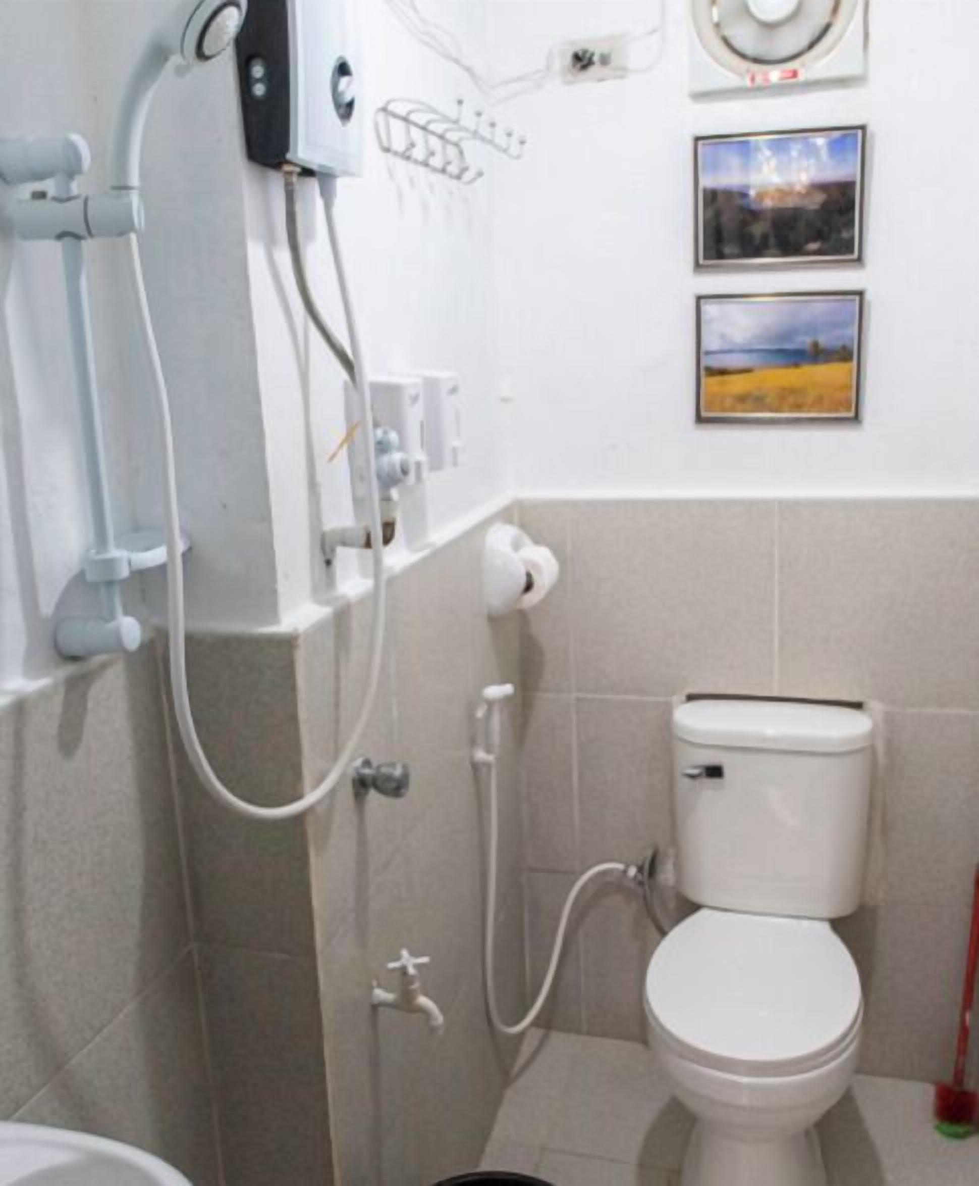 Shower, towels, soap, shampoo