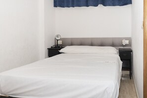 2 slaapkamers, een strijkplank/strijkijzer, wifi, beddengoed