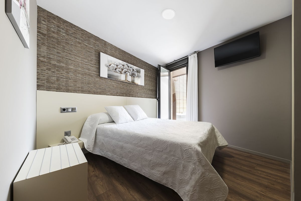 In-room safe, desk, free cots/infant beds, rollaway beds