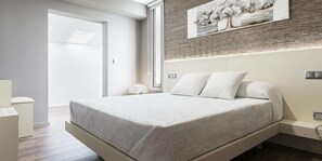 In-room safe, desk, free cribs/infant beds, rollaway beds - Hostal Residencia Victoria (Vedra)