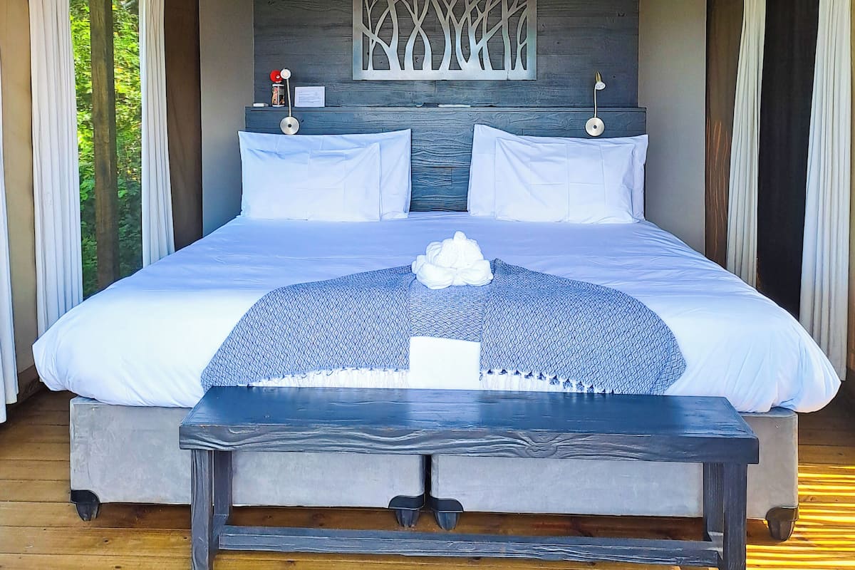 Tent | Peralatan tempat tidur premium, tilam berlapik, bar mini 