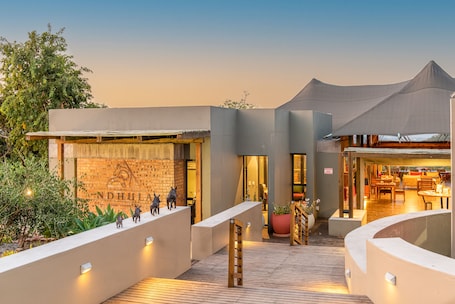 Entrée intérieure. Ndhula Luxury Tented Lodge