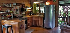 Fridge, microwave, oven, stovetop - 200Mbps fiber optic- La Fortuna - Arenal Volcano - 2 Bedroom cabin AMAZING view! (La Fortuna)