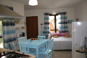 1 chambre, coffres-forts dans les chambres, fer et planche à repasser