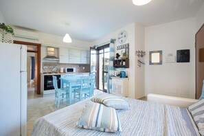 1 quarto, cofres nos quartos, ferros/tábuas de passar roupa