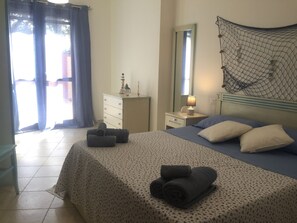 1 chambre, coffres-forts dans les chambres, fer et planche à repasser