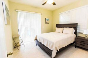 4 slaapkamers, een strijkplank/strijkijzer, gratis wifi, beddengoed