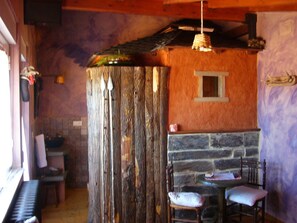 Double Room (Astur) | Rollaway beds, free WiFi, bed sheets - Hotel Rural La Rosa de los Tiempos (Villaobispo)