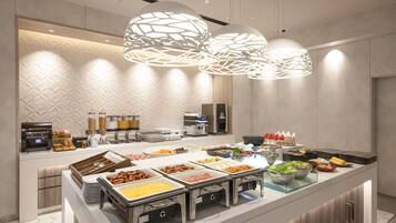 Daily buffet breakfast (JPY 1980 per person)