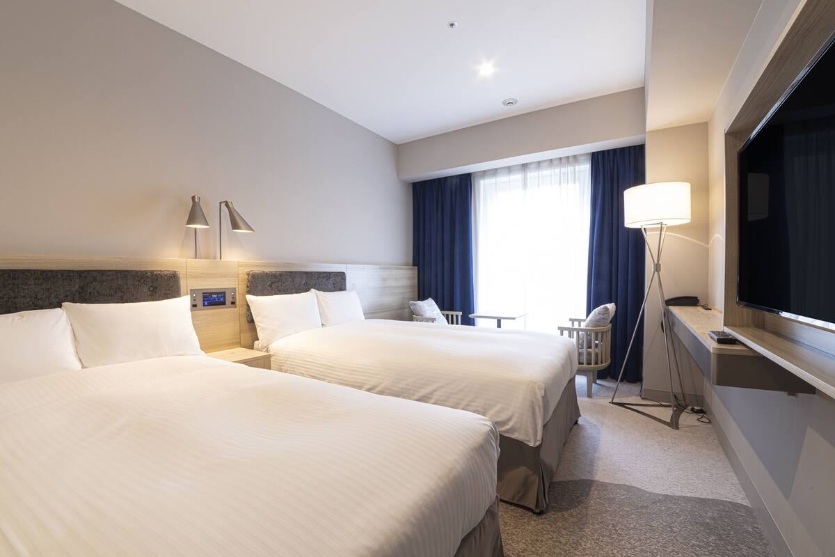 Kamar Twin Standar, Bebas Asap Rokok | Meja kerja, tirai kedap cahaya, kedap suara, dan setrika/meja setrika