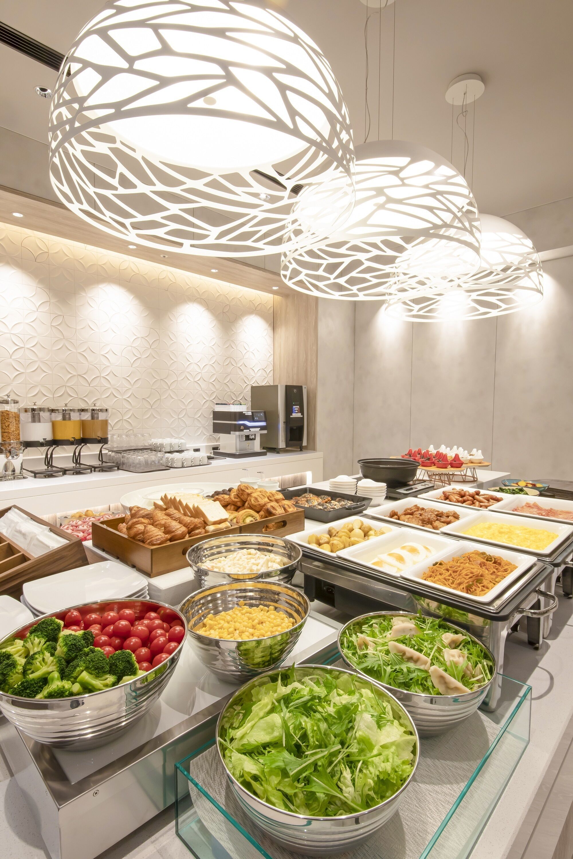 daily buffet breakfast (jpy 1540 per person)