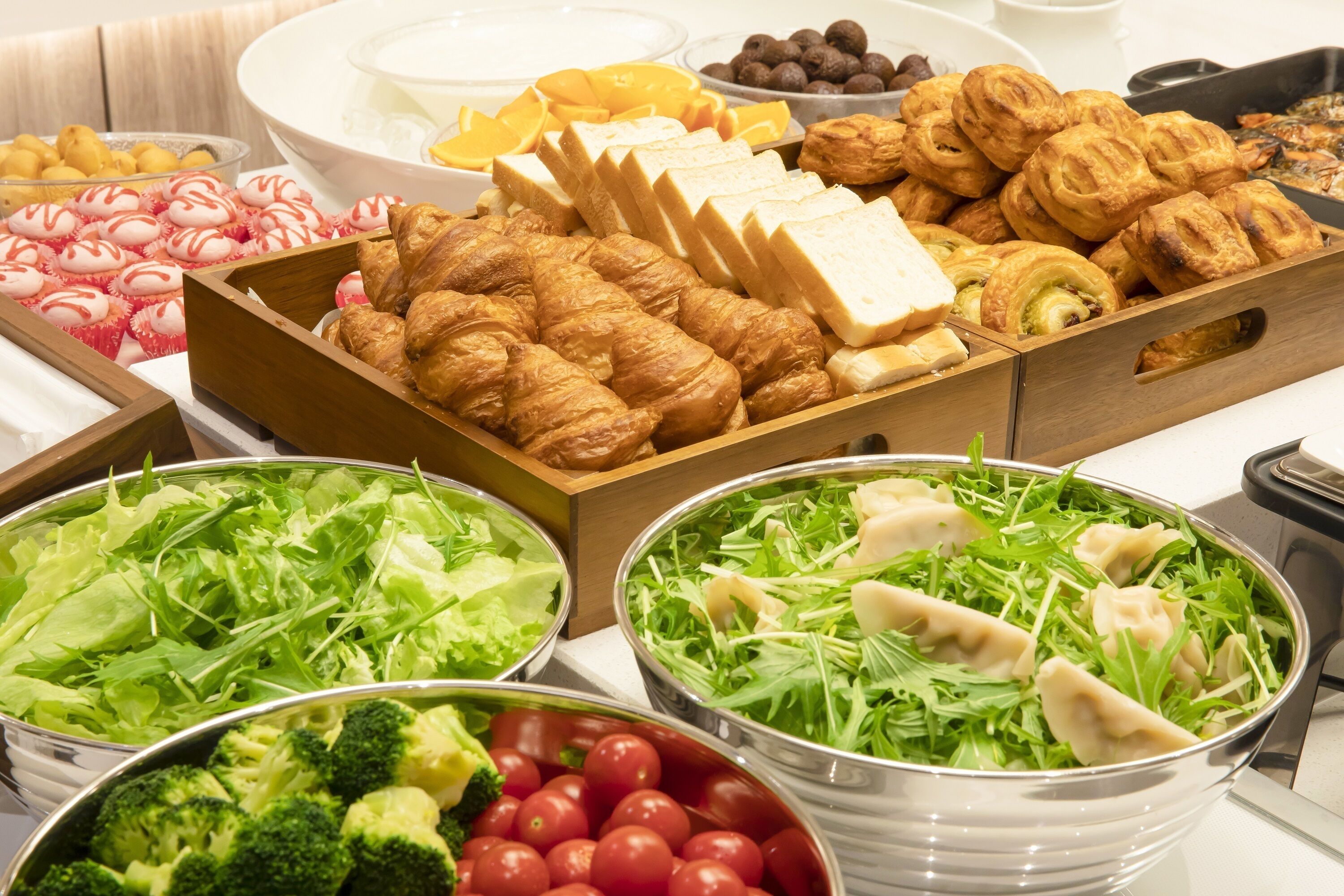 daily buffet breakfast (jpy 1540 per person)