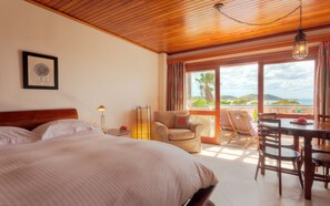 Premium bedding, down comforters, pillowtop beds, in-room safe - Hotel L'Esplanade (Grand Case)