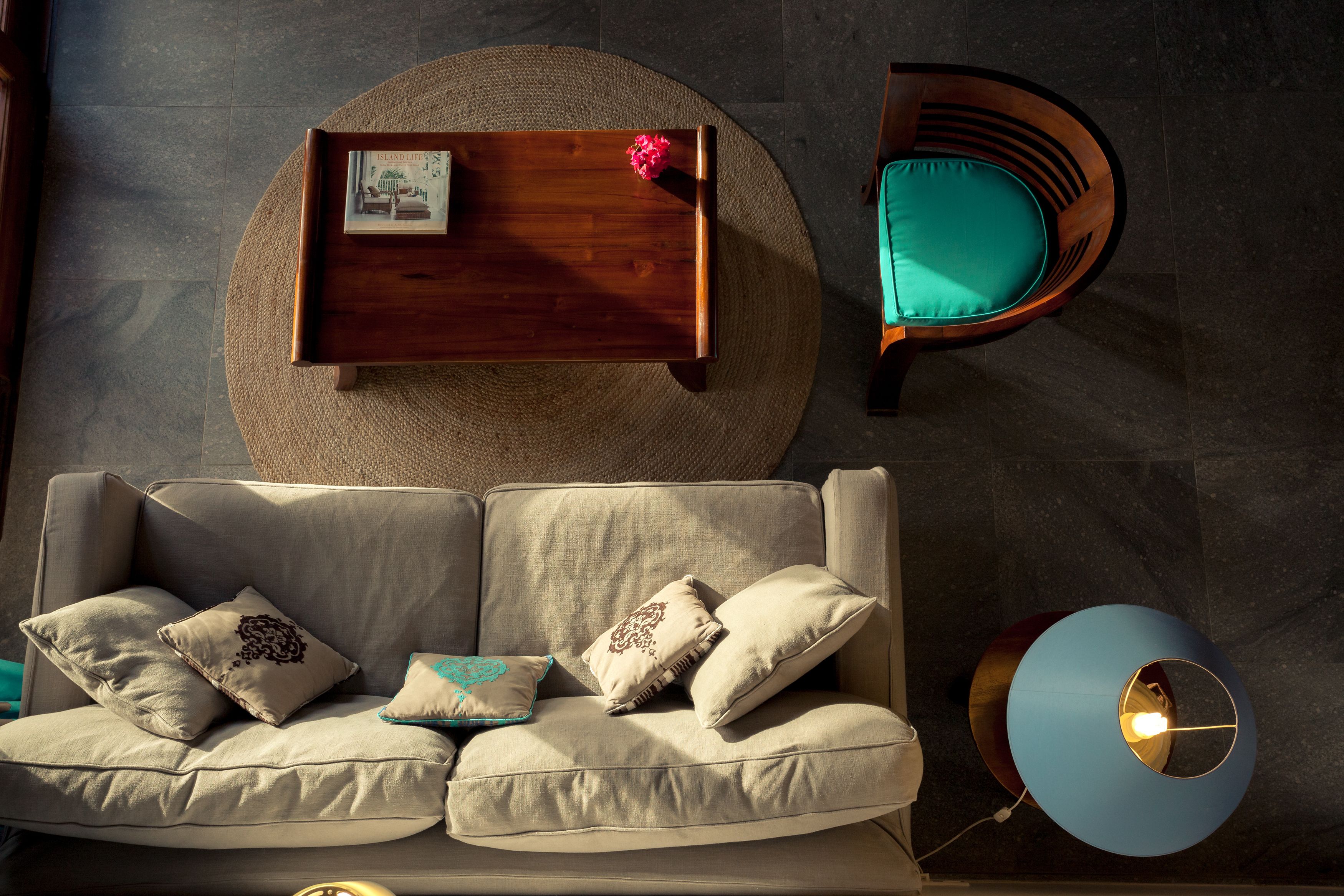 grand loft | living area | 32-inch led tv with satellite channels, tv, ipod dock